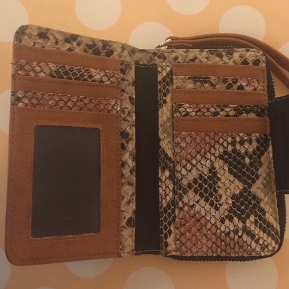 Kenneth Cole Reaction Wristlet / Wallet (New) - Picture 7 of 8